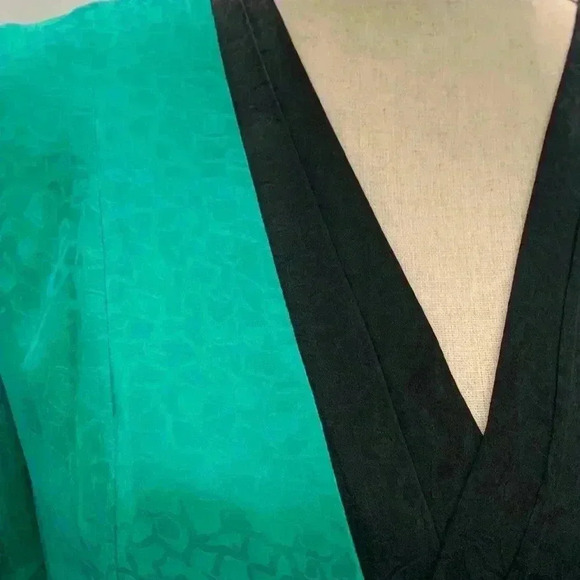 Gorgeous vintage button front blouse - Picture 4 of 9